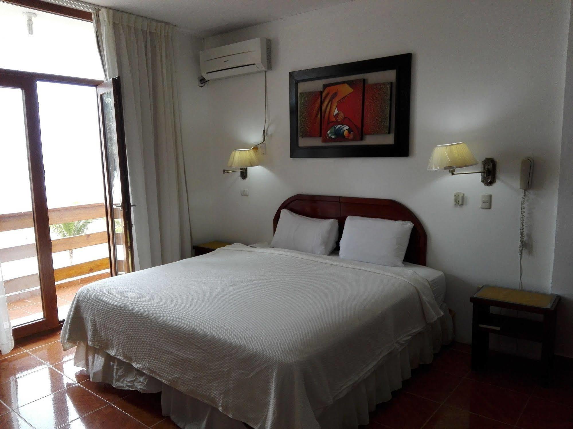 Hotel Pacifico Puerto López Buitenkant foto